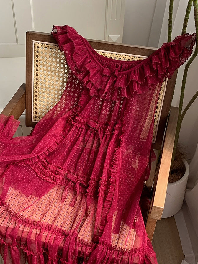 Details Rüschen und rosa Stil rote Punkte Schleife Überkleid Tüll Haus Trim