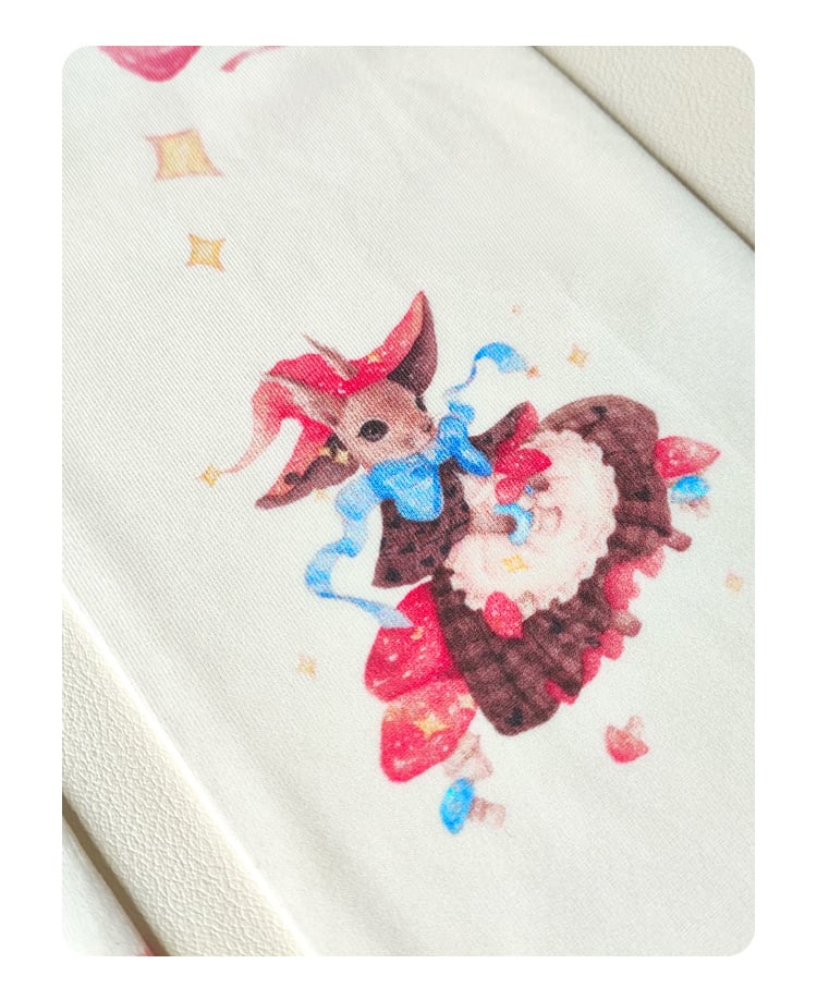 Bas au-dessus du genou à rayures blanches et roses, imprimé fraise et lapin