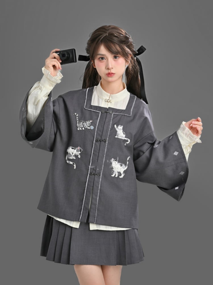 グレーのスクエアネック、猫の刺繍入りチャイナドレス風ノットボタントップ