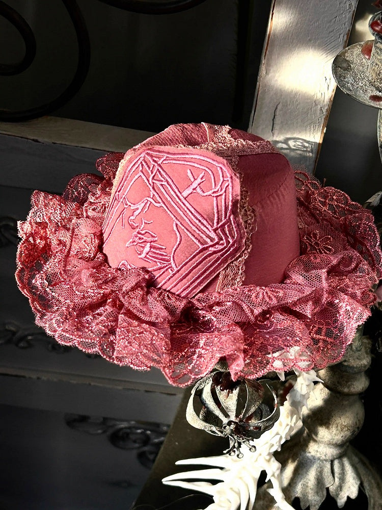 Chapeau blanc brodé de pierres tombales gothiques Lolita