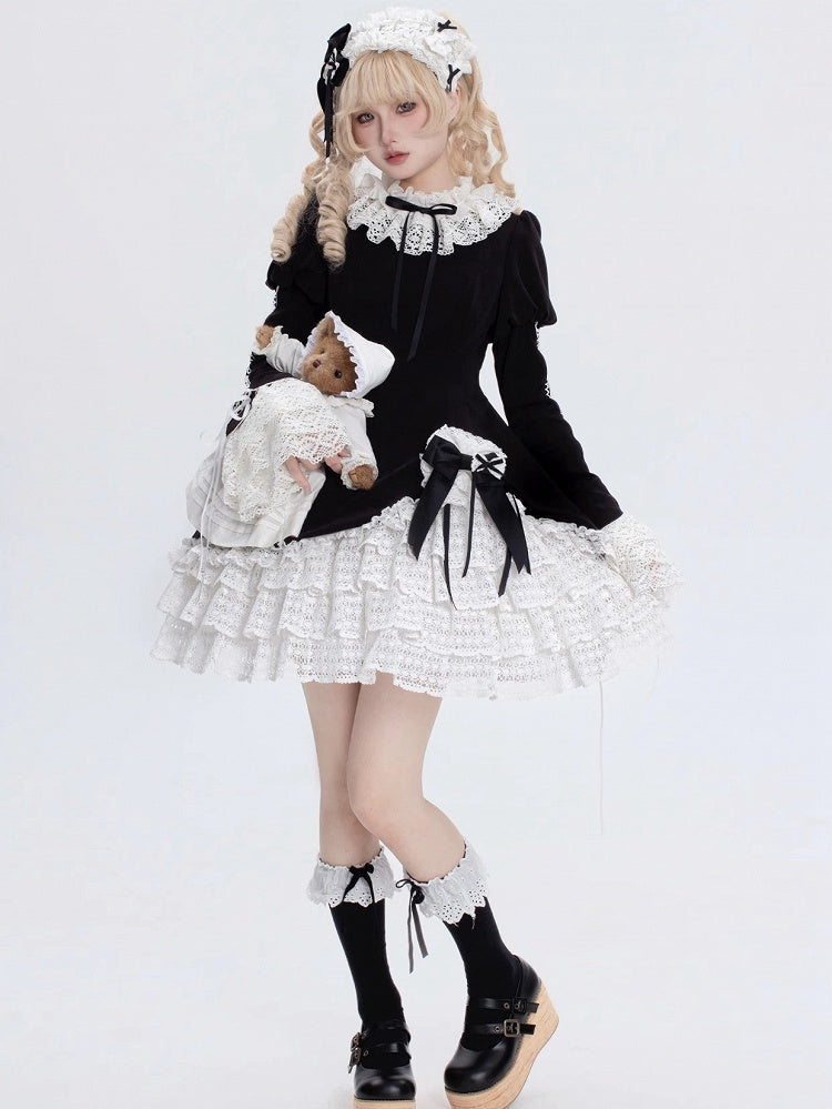 Robe Lolita à manches longues et col à volants noir et blanc