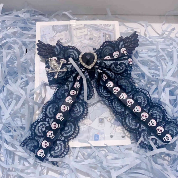 Schwarz-blaue Skelettmuster-Flügel-Jirai-Kei-Haarspange