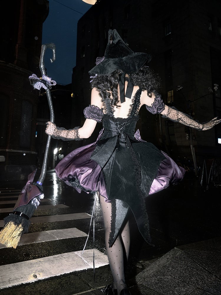 Jupe bulle noire et violette avec ailes de chauve-souris dans le dos