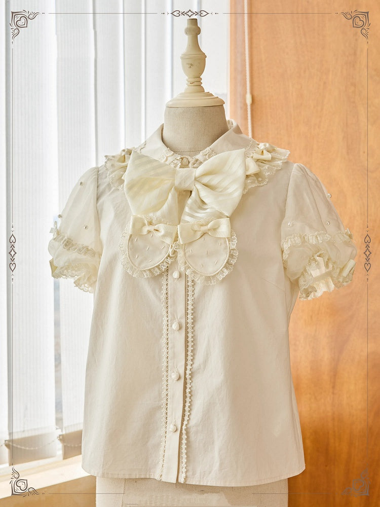 Beige Bluse mit abnehmbarem Schleifenausschnitt, Perlen und kurzen Puffärmeln