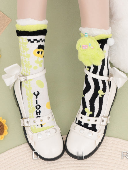 Süße Lolita-Socken mit niedlichem Plüschtier verziert