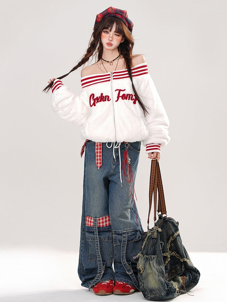 Blaue Jeans mit weitem Bein und abnehmbarer karierter Schleife und Cargotaschen
