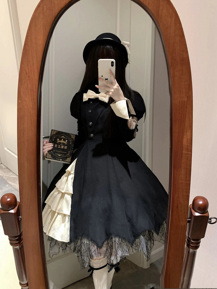 Schwarzes Lolita-Kleid mit geschwungenem Spinnennetz-Saum und beiger Schürze