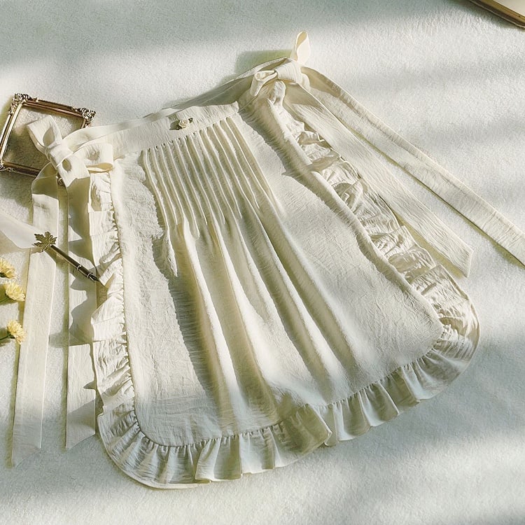 Apron Pleating Beige Details
