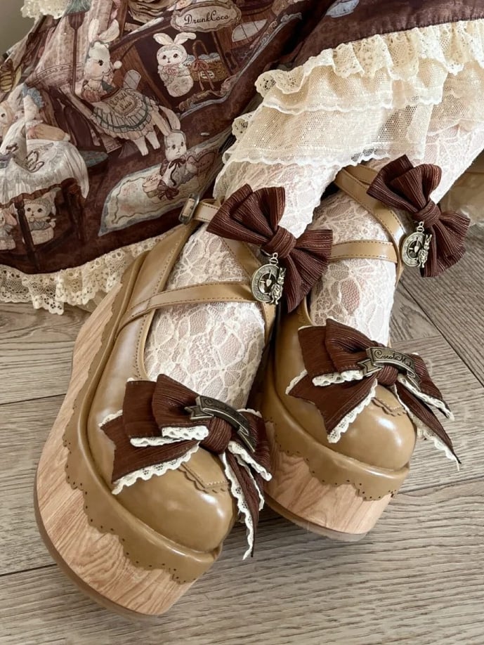 Leichtes PU, runder Uhrenanhänger, Braun – Schuhe mit Zehenakzenten, Plateau-Schleife