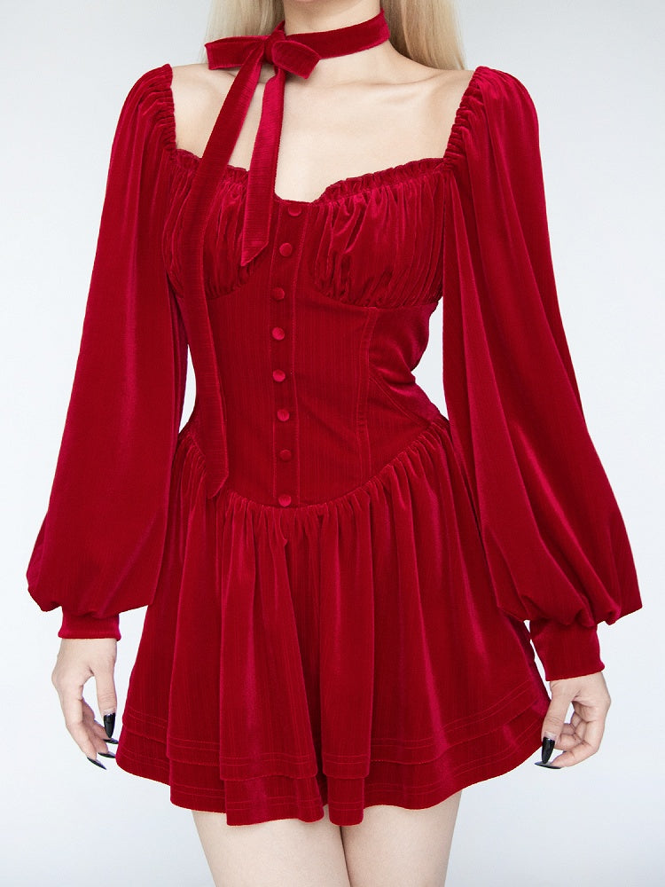 Glamouröses Minikleid aus rotem Samt mit Ballonärmeln und Stufenrock und selbstbindendem Schal