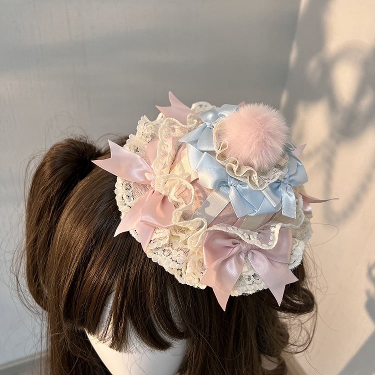 Hut und verzierte blaue Schleifen Mini Pink