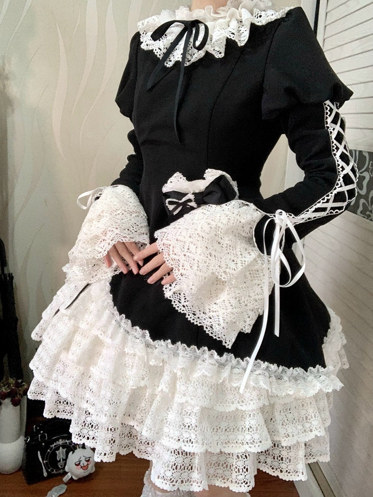 Robe Lolita à manches longues et col à volants noir et blanc