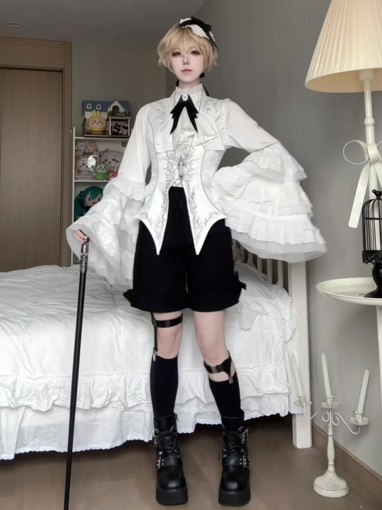 Weiße Ouji Lolita Weste mit wunderschönen Details