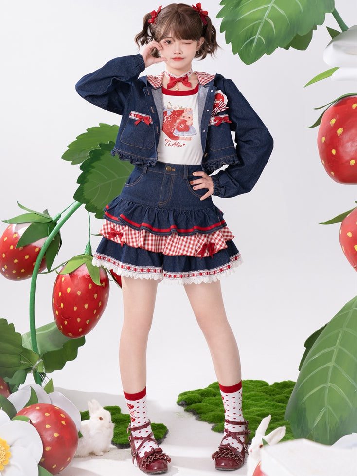 Marineblaue Jeans-Kurzjacke mit Herz-Applikation und Hasenohren und Rüschensaum