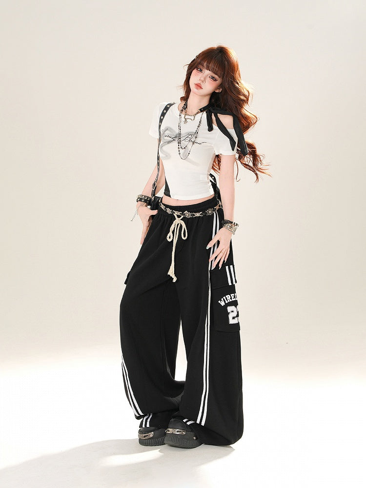 Grau/weißes T-Shirt mit Cut-Out-Schulter und Schleifenprint