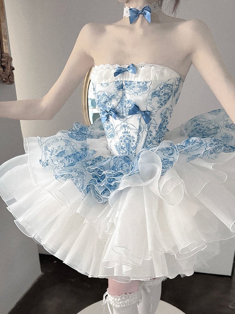 Blau-weißes porzellanfarbenes trägerloses Korsettkleid + Kapuzenumhang mit Plüschbesatz