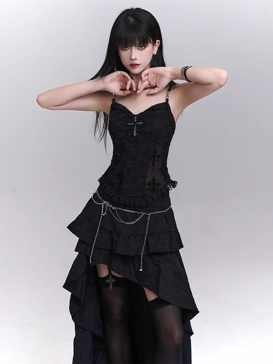 mit Perlen besetzten schwarzen Spitzenpatches an der Taille, Kreuzverziertes Cami-Top mit Ketten