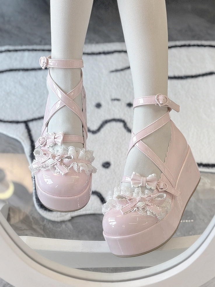 Lolita mit runder Herzschnalle, Zehenpartie aus Leder im Rosa PU-Plateau-Stil -
