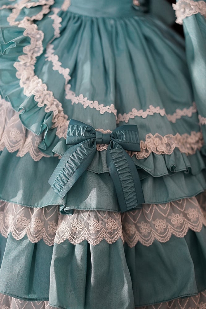 Türkisgrünes Lolita-Kleid mit Stufenrock und langen Ärmeln