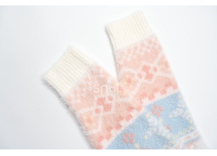 Rosa weicher Pullover mit süßem Häschenmuster und Rundhalsausschnitt