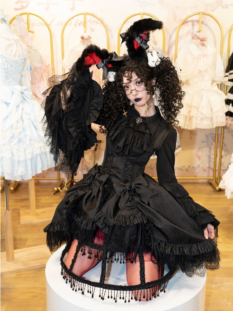 Schwarzes Gothic-Lolita-Kleid aus Kuro-Spinnennetzstoff mit Kordelzug am Saum unter der Brust