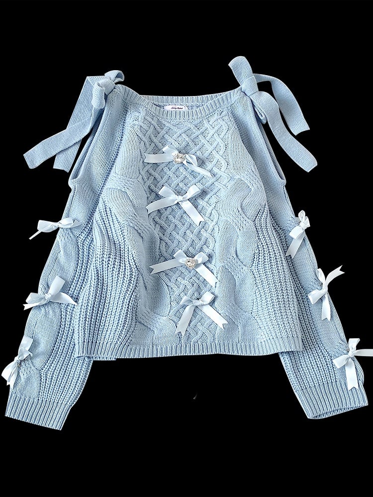 Blauer Pullover im Landmine-Stil mit Schleifenakzenten und ausgeschnittener Schulter
