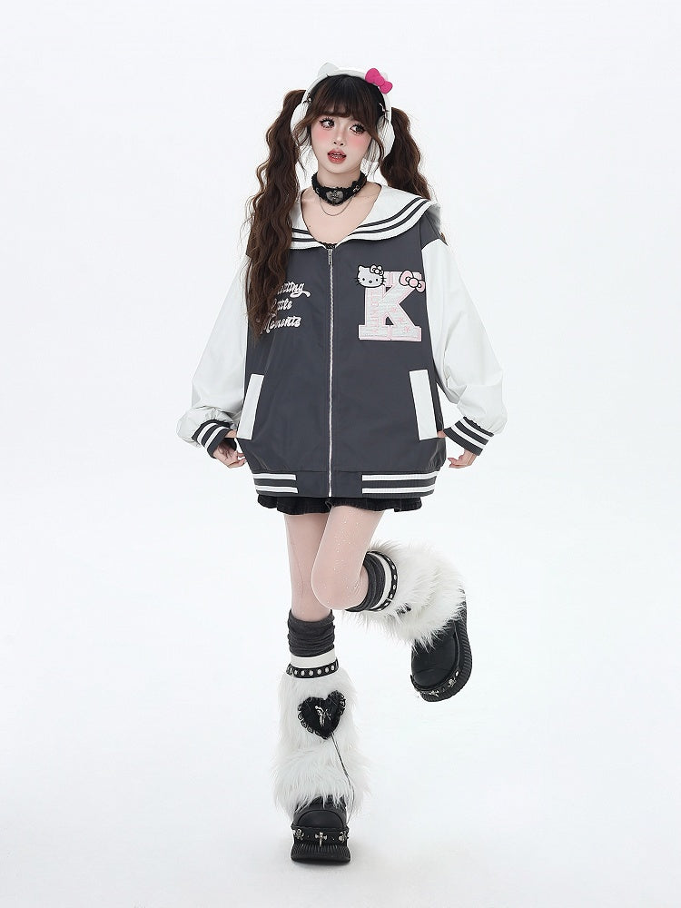 Marineblau/graue Baseballjacke mit Matrosenkragen und Kätzchenstickerei
