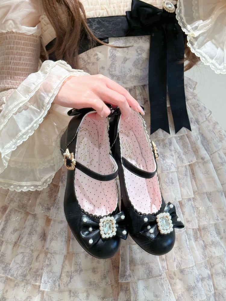 Janes und runde Lolita-Schuhe mit schwarzer Spitze und Perlendetails und Strassverzierung, Mary-Schleife