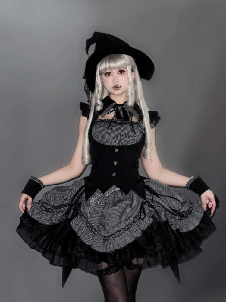 Graues und schwarzes Halloween-Gothic-Lolita-Kleid mit Kordelzug und gestreiftem Saum