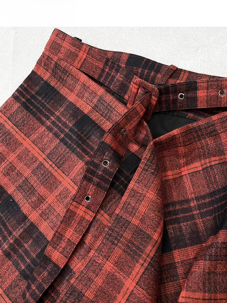 Weinroter karierter Rock mit asymmetrischer Taille