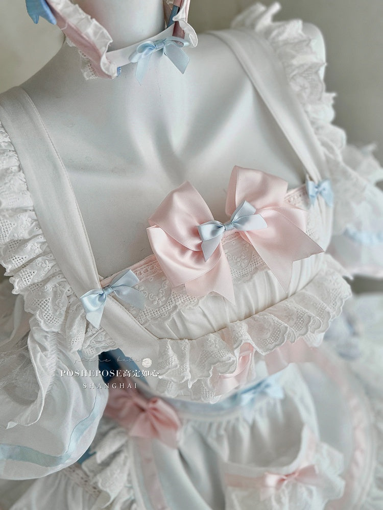 Süße Dienstmädchenschürze in Blau und Rosa + trägerloses Puffkleid mit Baskentaille, gestuftem Rüschensaum