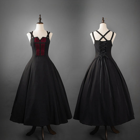 赤いプリーツボディス、黒いゴシックロリータジャンパースカート