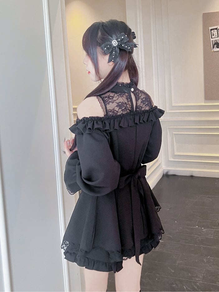 Mini-Schwarzer Rock mit Jirai Kei Illusion Rüschenshorts, Cutout-Schulterkleid, Saum-Ausschnitt