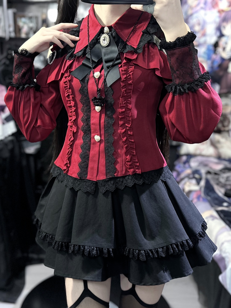 ダークレッドのハート型ボタン留めジライケイトップス(蝶ネクタイ付き)