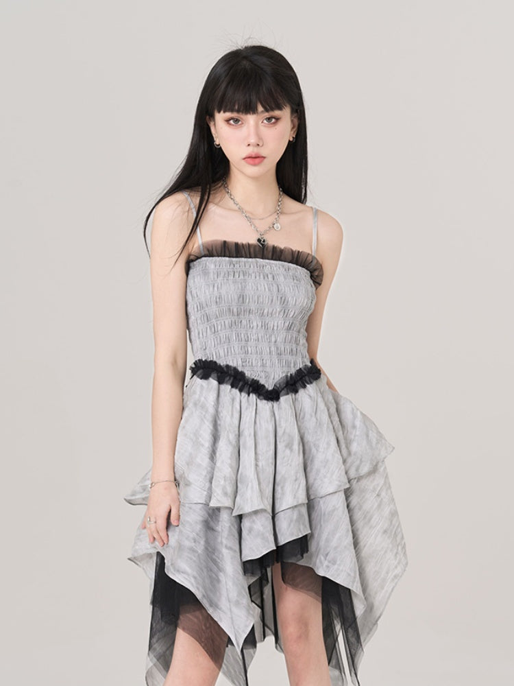 Robe camisole vintage grise à ourlet mouchoir et bordure en dentelle à volants