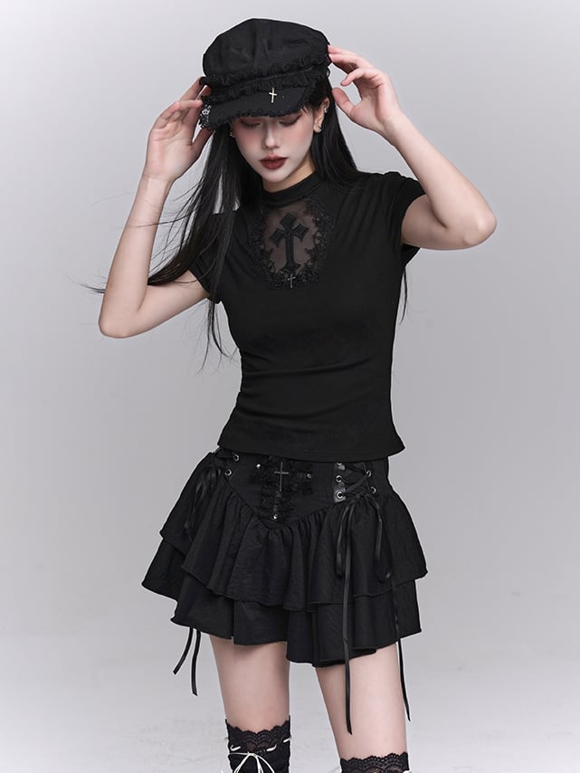 Schwarzes T-Shirt in Sargform mit ausgeschnittener Kreuz-Applikation