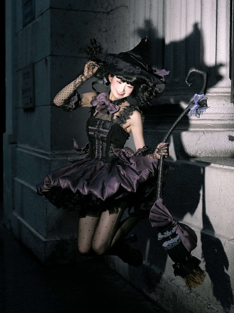 Jupe bulle noire et violette avec ailes de chauve-souris dans le dos