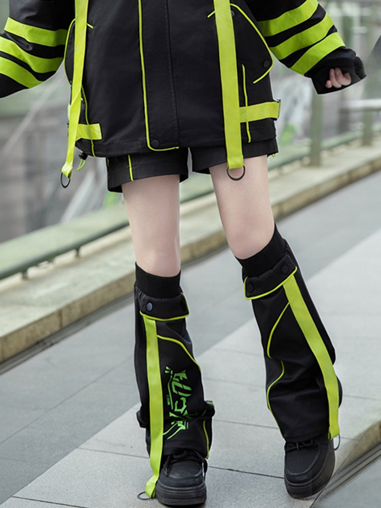 Schwarze und grüne futuristische Techwear-Shorts im Landmine-Stil mit geradem Bein und ausgestellten Beinwärmern
