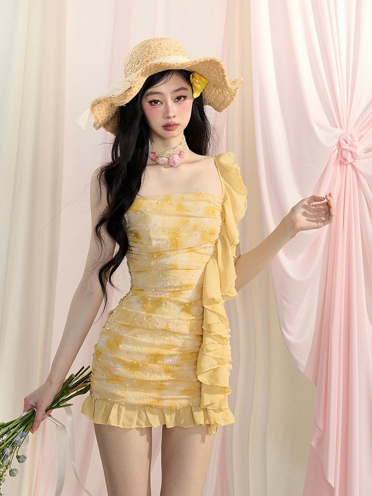 Gelbes, figurbetontes Minikleid mit kaskadierendem Rüschenbesatz und gerafftem Design