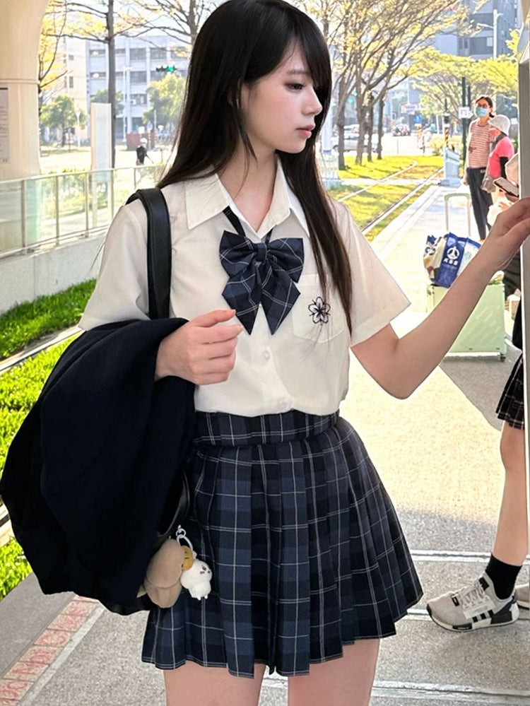 Preppy Sakura Shirt Stickerei Stil Weiß/Grau/Blau