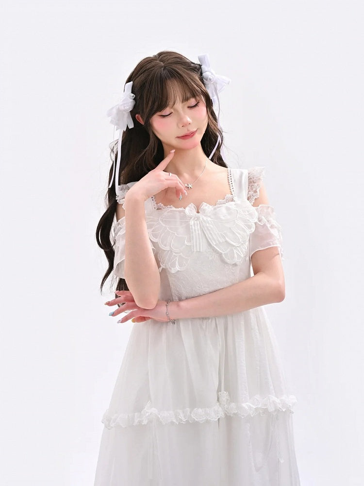 メッシュオーバーレイディテールとスイートなドレス、ホワイトのフラッタースリーブ、バタフライネックライン