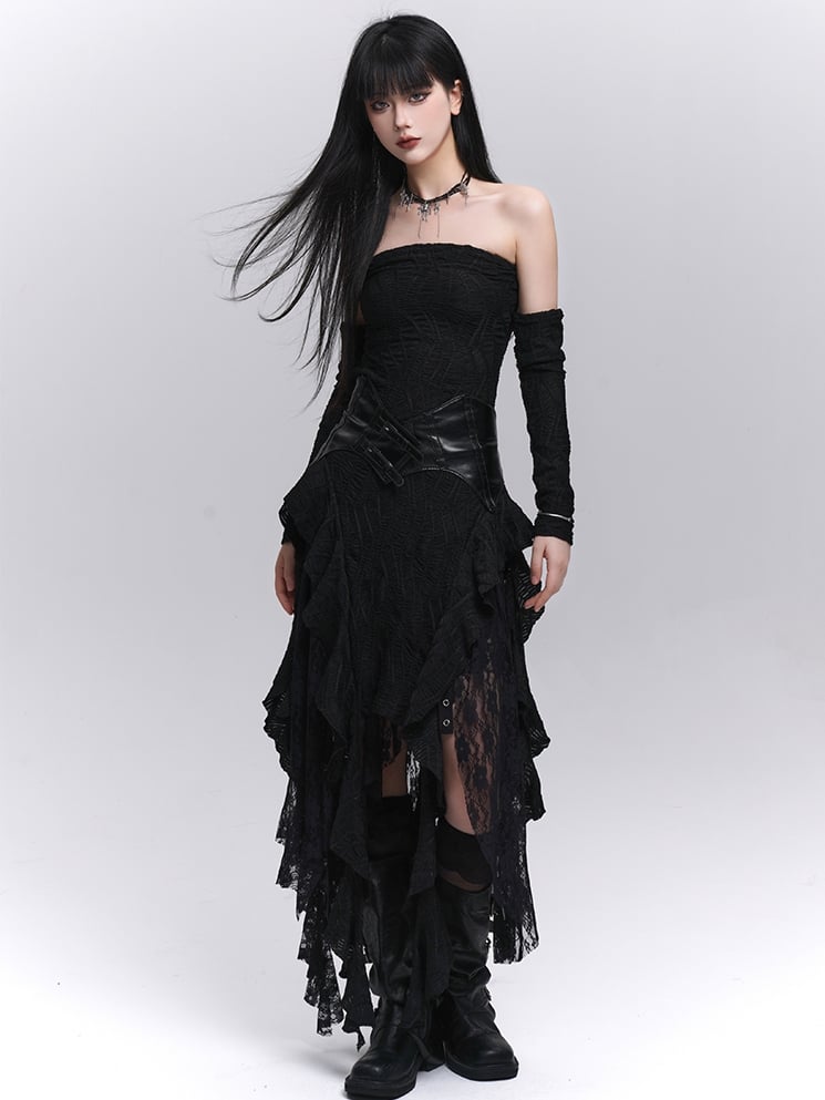 Asymmetrisches trägerloses Kleid mit schwarzen, frei fallenden Rüschen