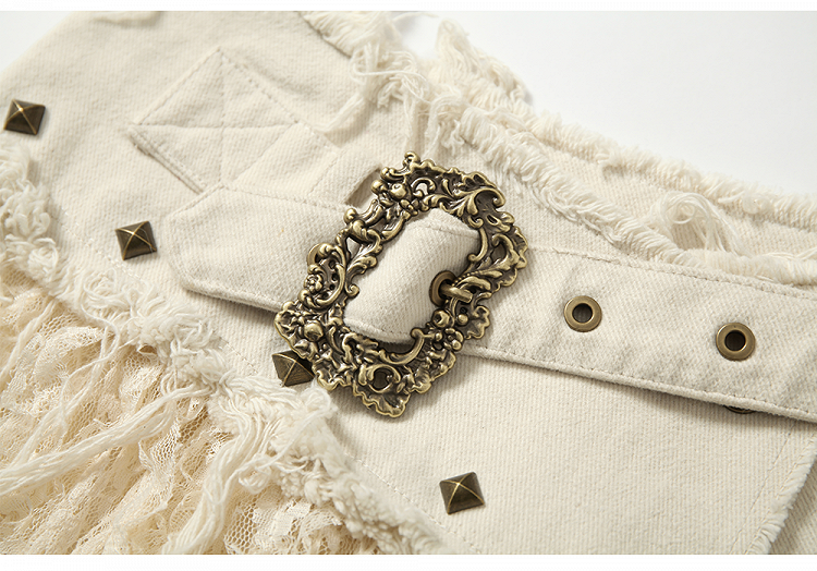 Beiger Spitzenrock mit asymmetrischem Saum, Distressed-Besatz und Schnallendetail