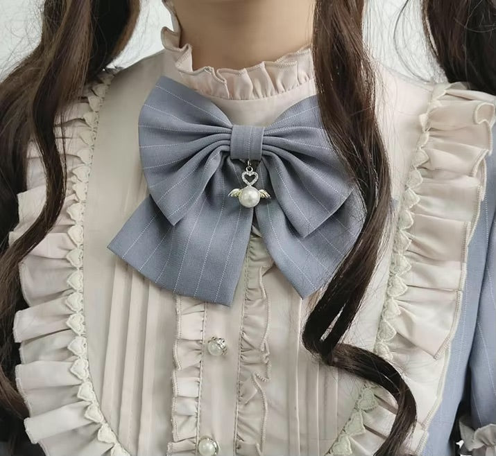 Elegantes Dienstmädchenkleid in Altrosa