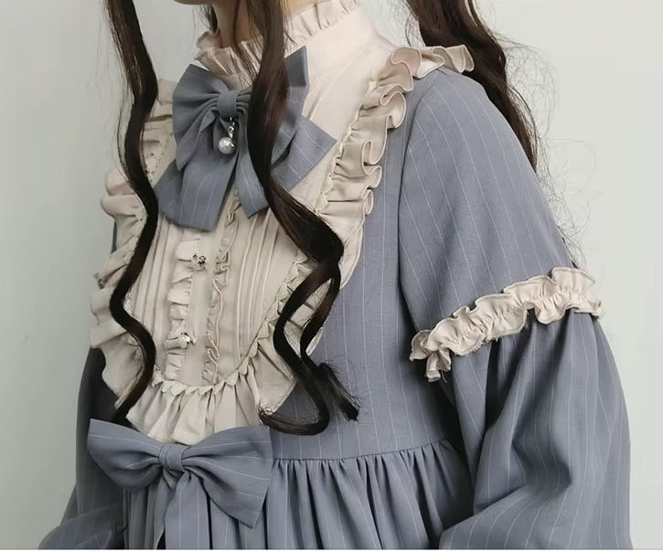Elegantes Dienstmädchenkleid in Altrosa
