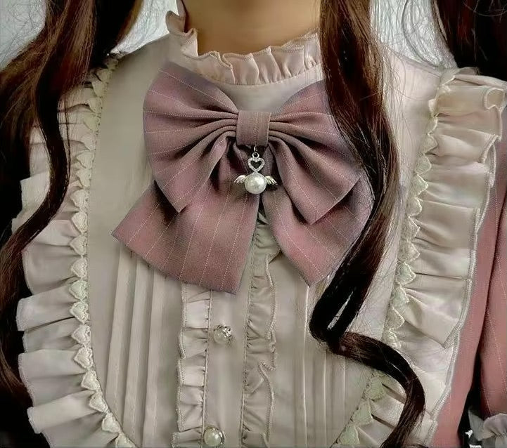 Elegantes Dienstmädchenkleid in Altrosa
