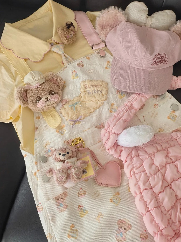 クマの刺繍アップリケ付きホワイトぬいぐるみクッキーとプリント総柄オーバーオールスカート