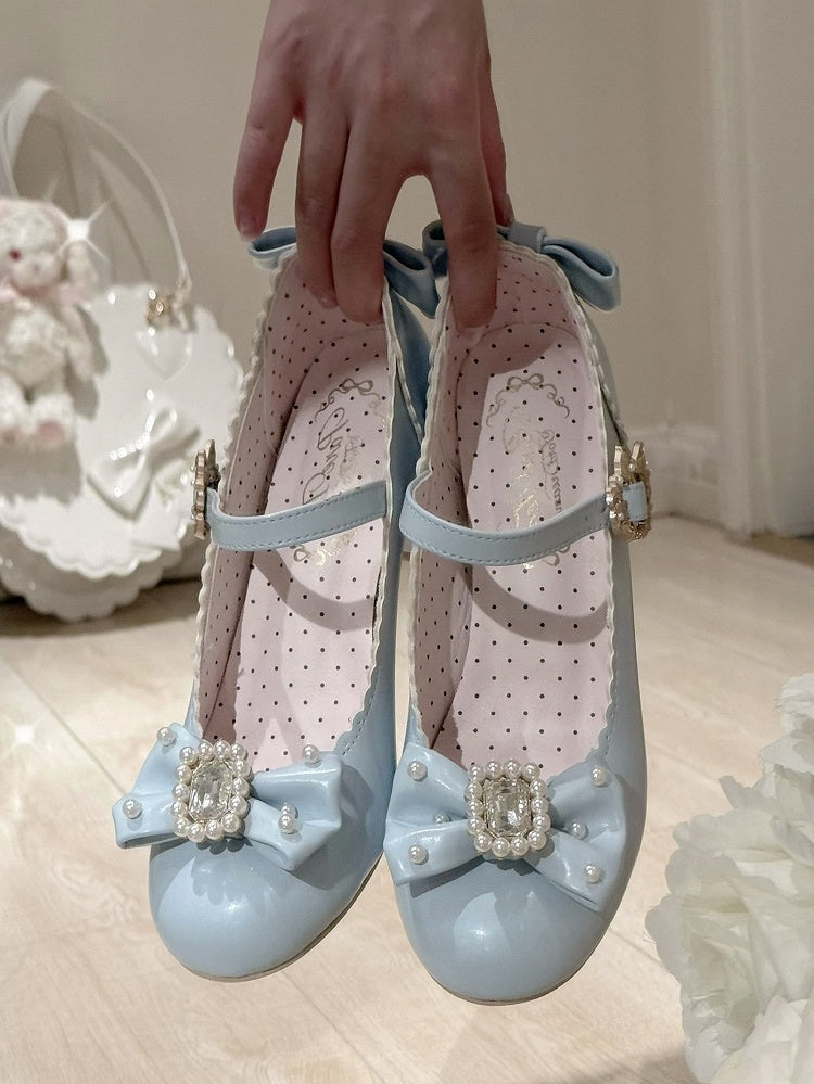 Runde Mary-Toe-Schuhe mit verziertem Lolita-Strass und Details, Schleife und Perlen in Blau