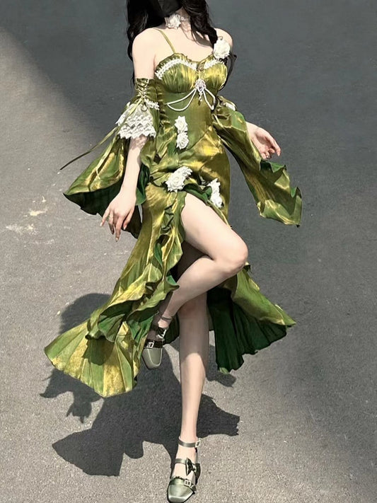 Abendkleid mit Ärmeln, abnehmbarem Volant und grüner Meerjungfrau-Rosette