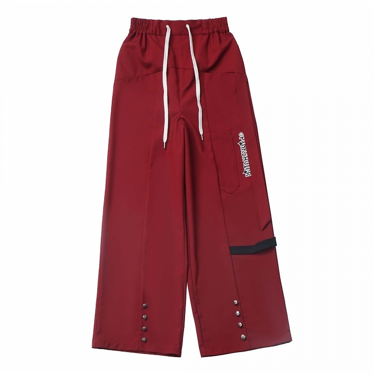 Hose mit geradem Bein, roter Kordelzug in der Taille und Nietendetails
